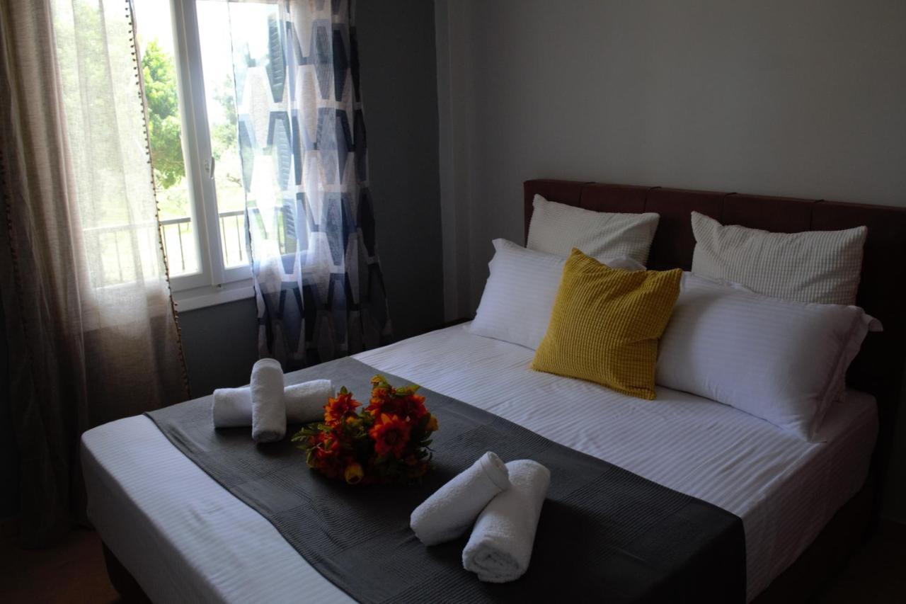 Olivemare Holidays Nea Iraklia Bagian luar foto